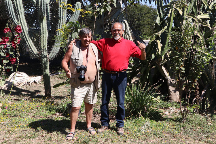 11---2022-Mexico---Ciudad-Victoria-Vasek-a-Sergio-Niebla-v-jeho-botanicke-zahrade